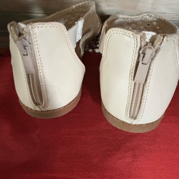 Tori’s Sandals - Picture 5 of 8